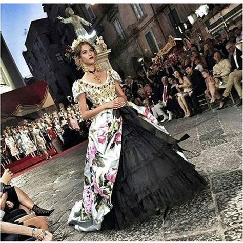 dolce gabbana sfilata napoli|Dolce & Gabbana celebrated their 30th anniversary in Naples.